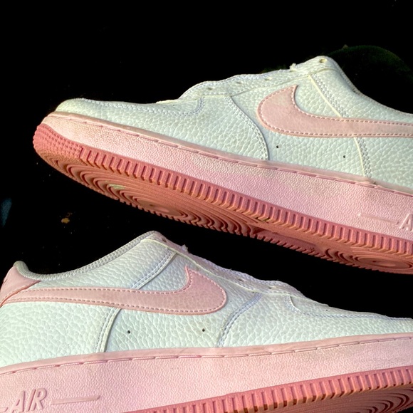 Pink and white air nikes for sale 100$